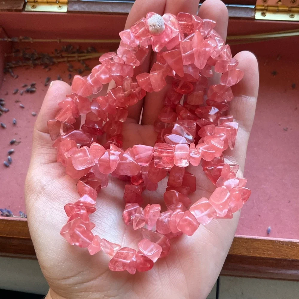 🌹 Rose Quartz Chip Necklace - Picture 2 of 4